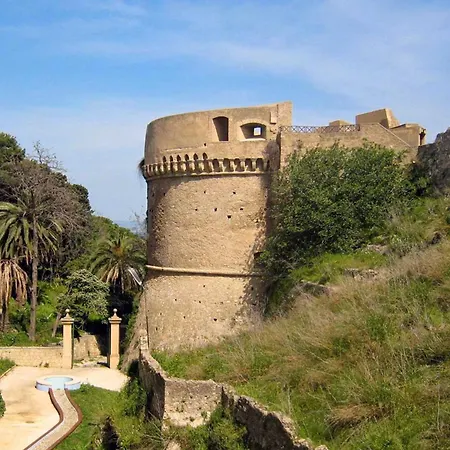 Re Carlo & Apartment *